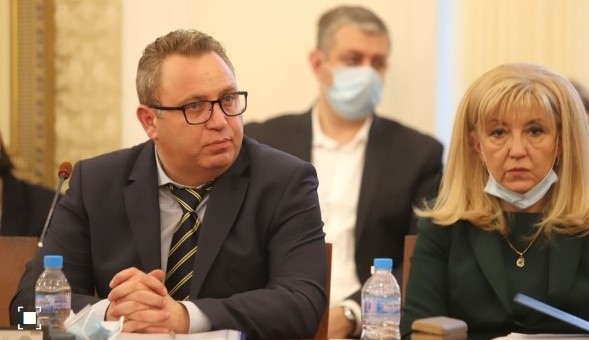 Рашков: Бившият шеф на Автомагистрали е напуснал България